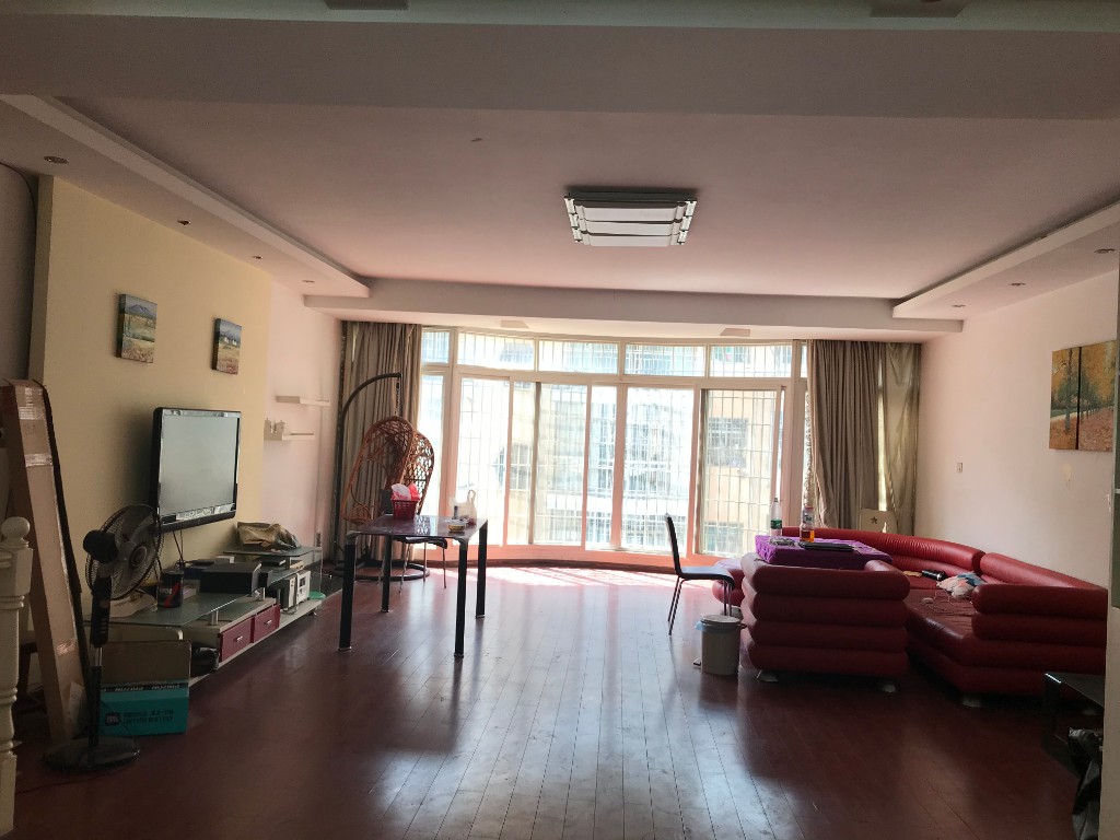 东星花园 4室2厅2卫 83.8万 东星花园 4室2厅2卫 83.8万客厅