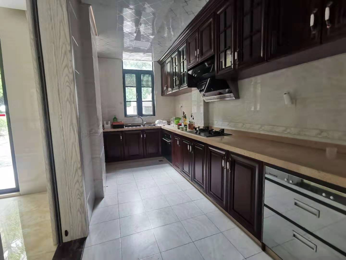 大华西海岸温泉别墅  0室0厅0卫    1150.0万 大华西海岸温泉别墅  0室0厅0卫    1150.0万阳台