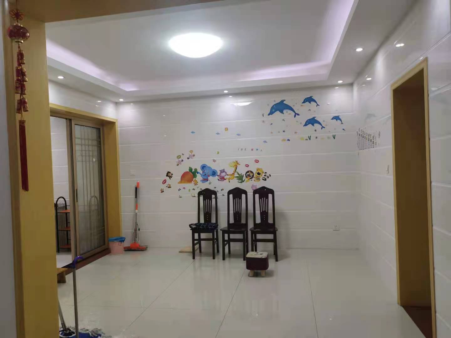 金塘小区  3室2厅2卫    1800.0元/月 金塘小区  3室2厅2卫    1800.0元/月室内图