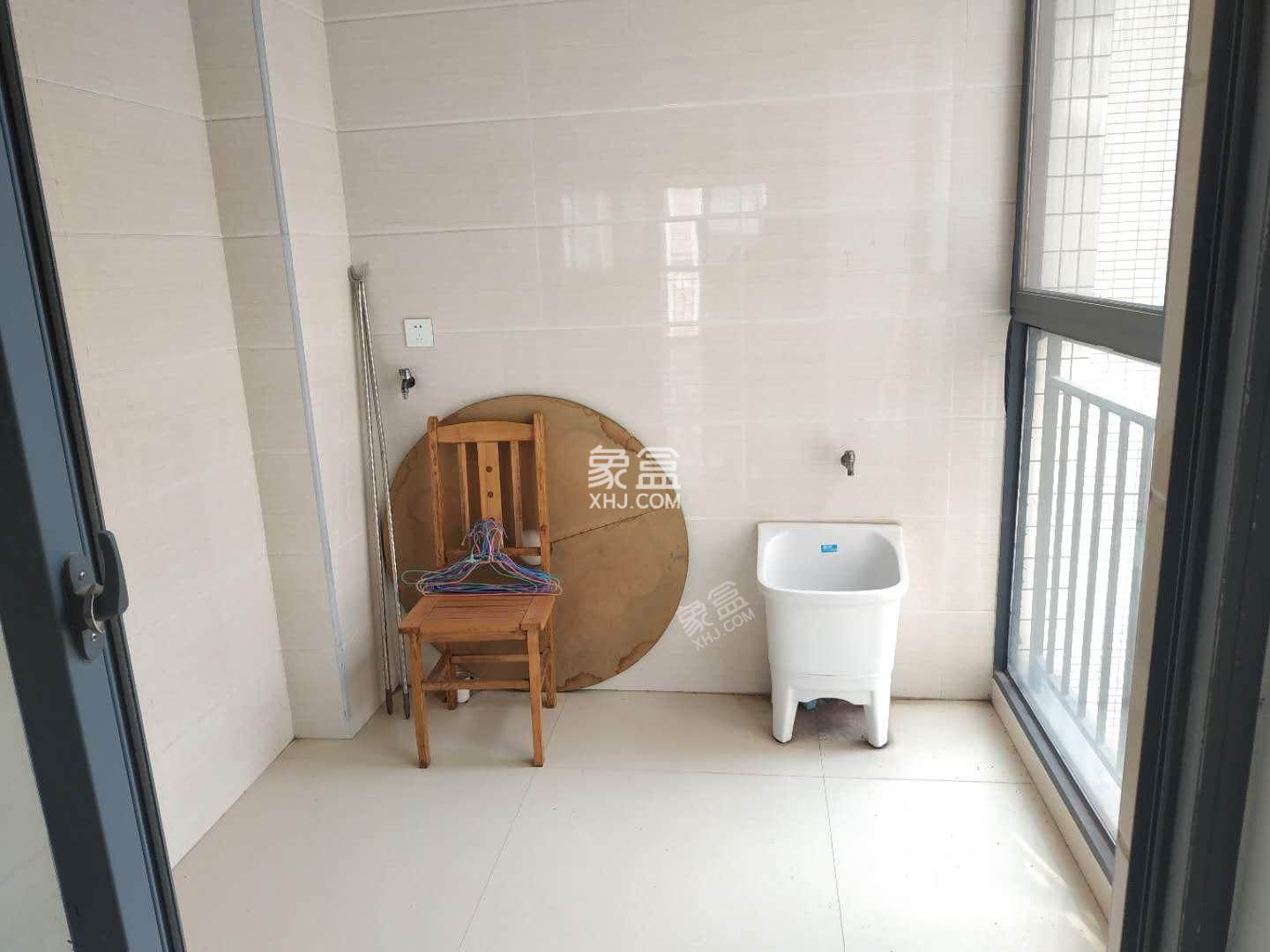珠江愉景新城  3室2厅2卫   95.00万客厅