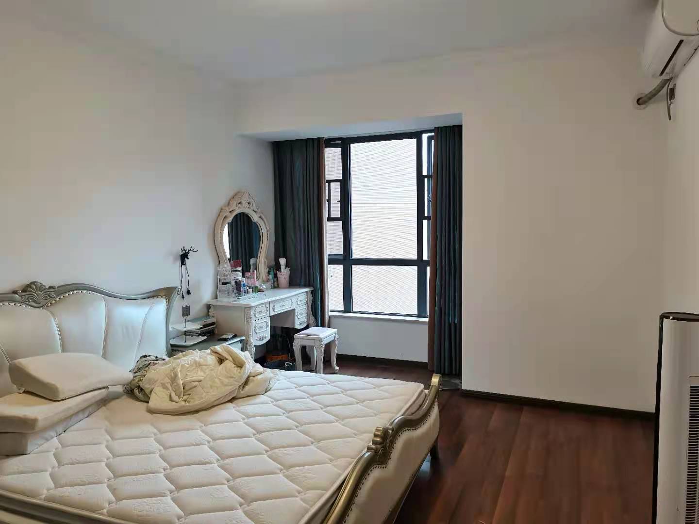 金益紫檀 4室2厅2卫 135.0万 金益紫檀 4室2厅2卫 135.0万卧室