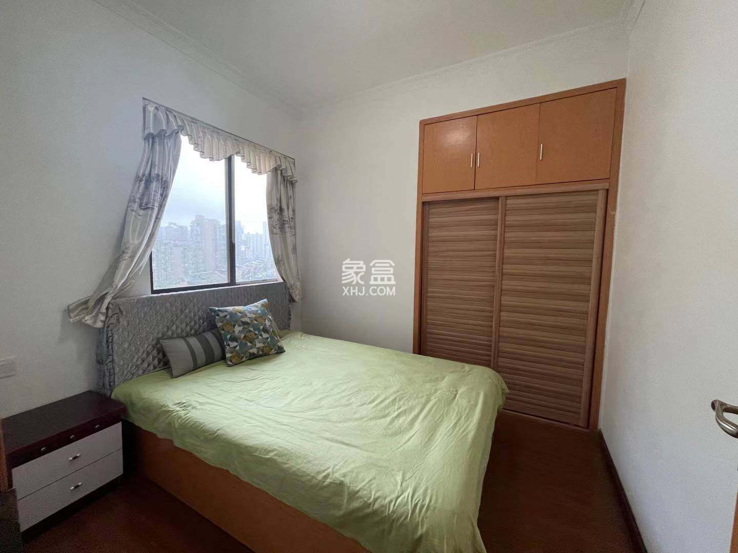 银泰红城1-5期  5室2厅2卫    92.0万