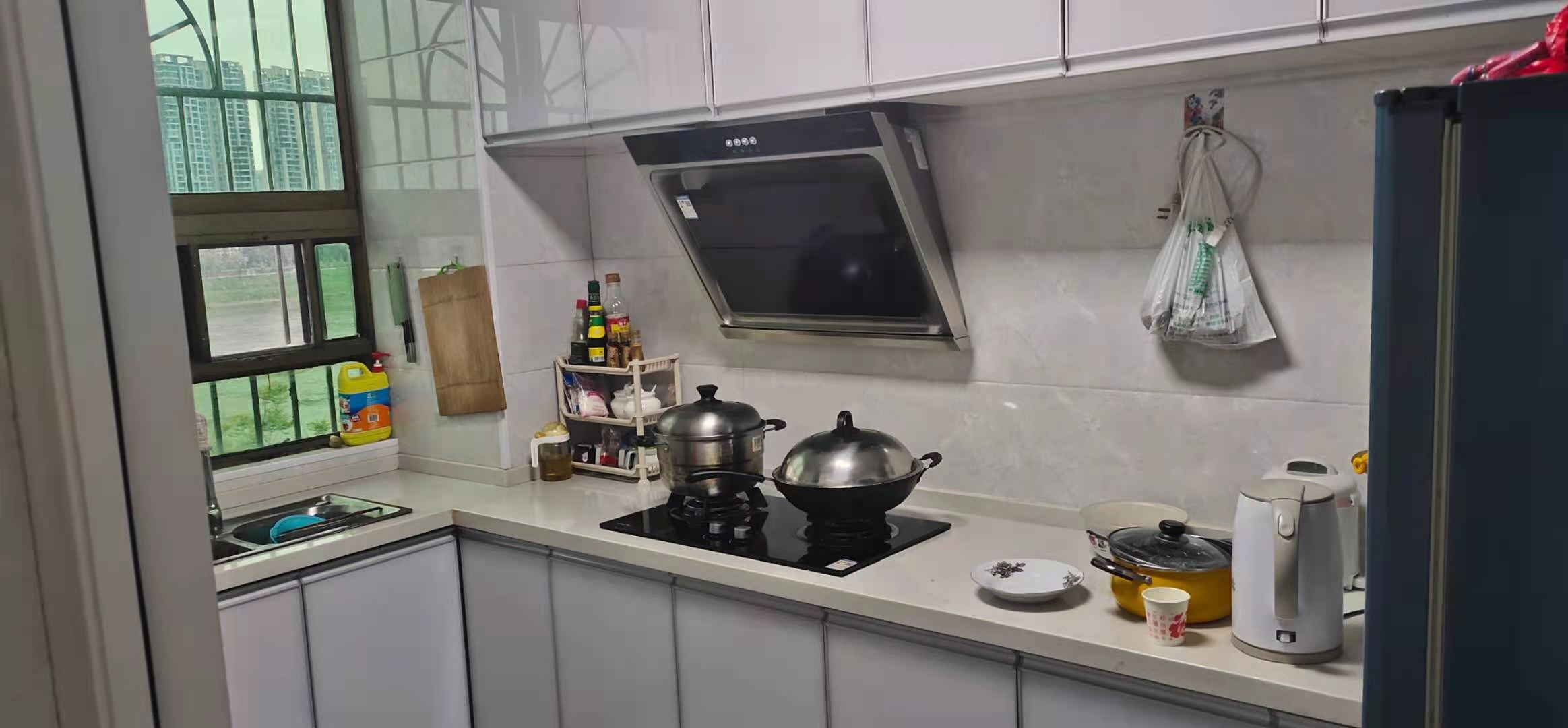 西流湾社区 3室2厅2卫 75.0万 西流湾社区 3室2厅2卫 75.0万客厅