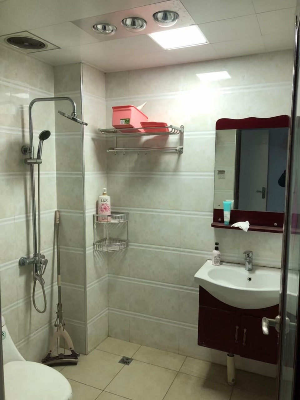 祥泰华园  3室2厅2卫    70.8万 祥泰华园  3室2厅2卫    70.8万卫生间