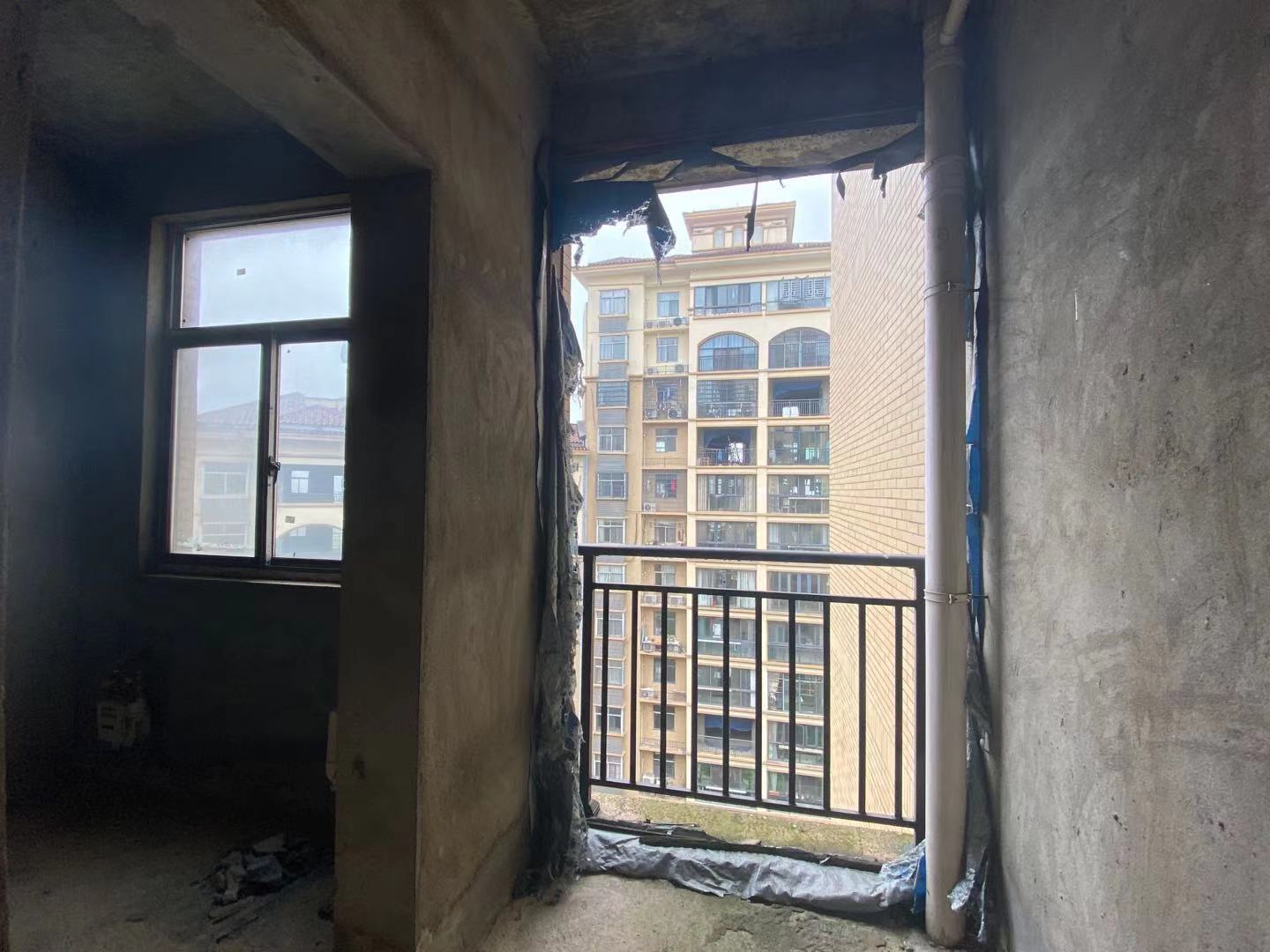 东方新城 2室2厅1卫 60.0万 东方新城 2室2厅1卫 60.0万阳台