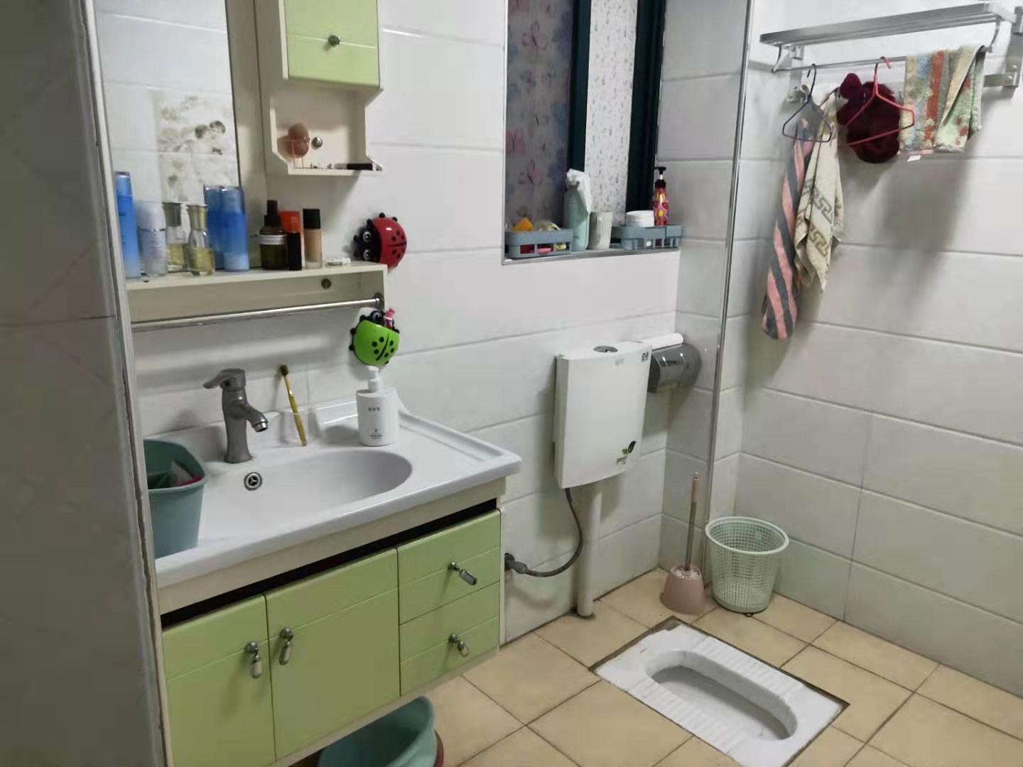 吉泰丽园 5室2厅2卫 3500.0元/月 吉泰丽园 5室2厅2卫 3500.0元/月室内图