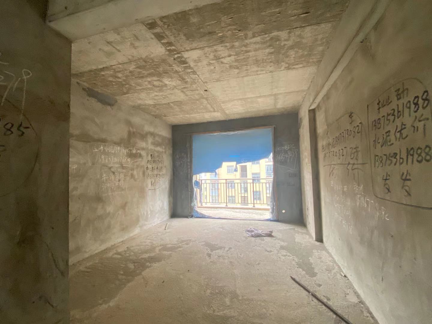 东方新城 2室2厅1卫 60.0万 东方新城 2室2厅1卫 60.0万客厅