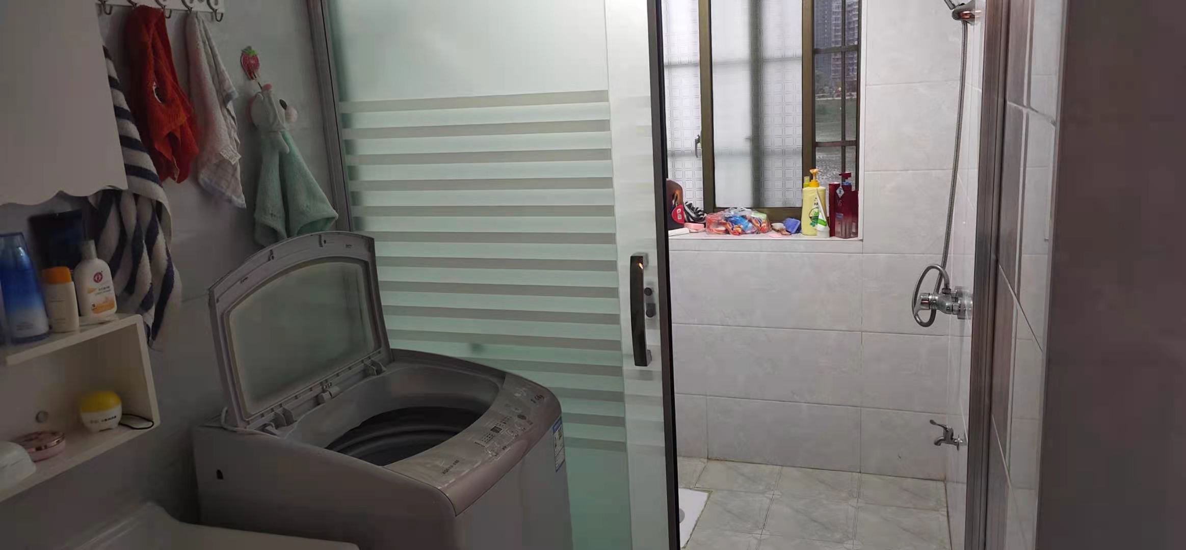 西流湾社区 3室2厅2卫 75.0万 西流湾社区 3室2厅2卫 75.0万卫生间