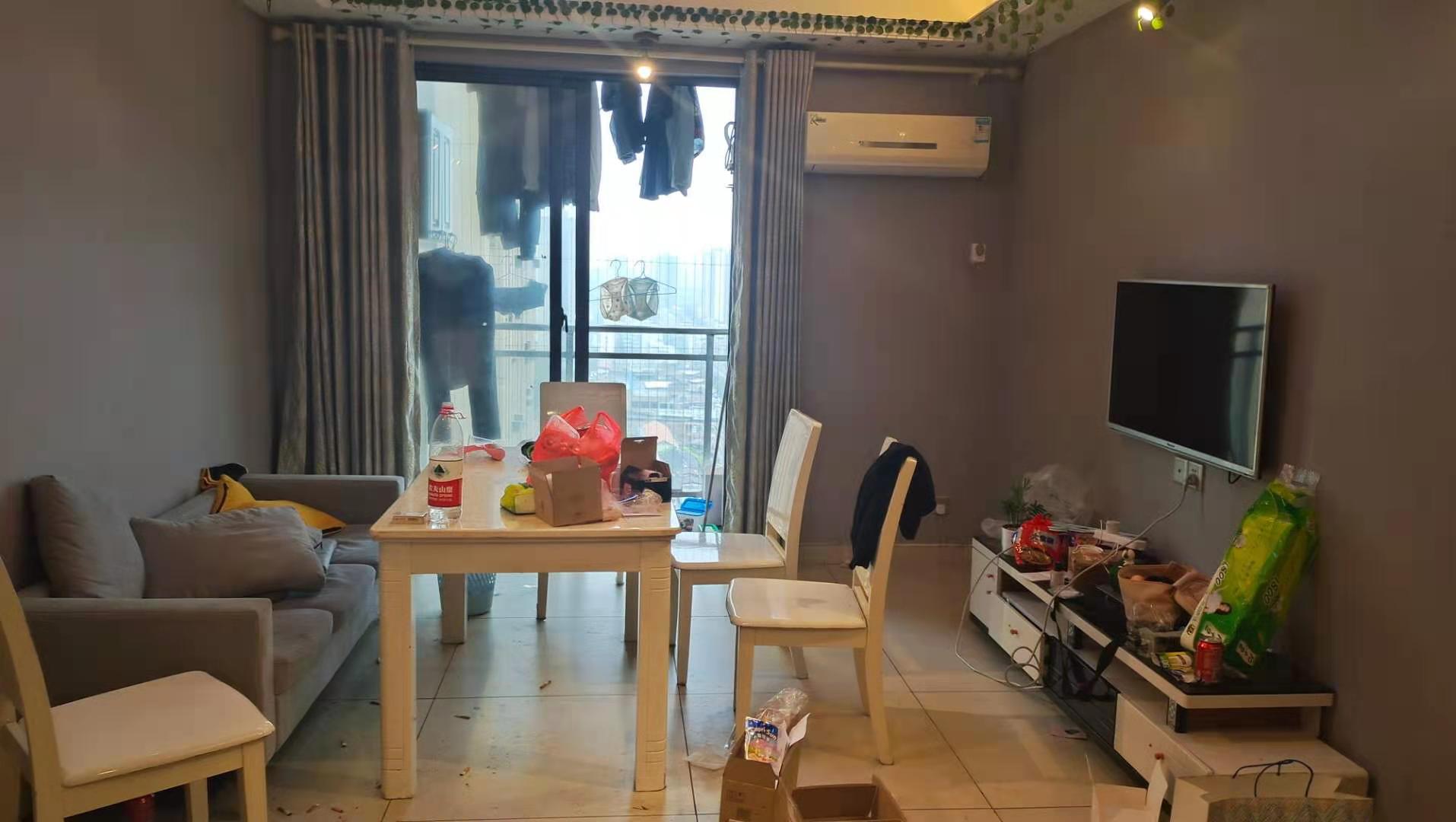 万豪城市花园  2室2厅1卫    43.7万 万豪城市花园  2室2厅1卫    43.7万客厅