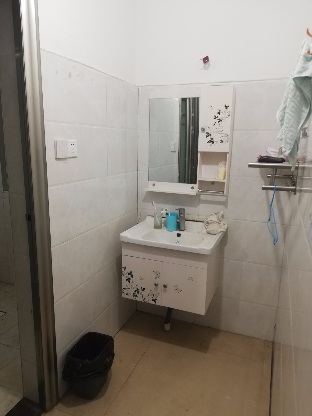 裕丰广场一区  3室2厅1卫    1100.0元/月 裕丰广场一区  3室2厅1卫    1100.0元/月小区图