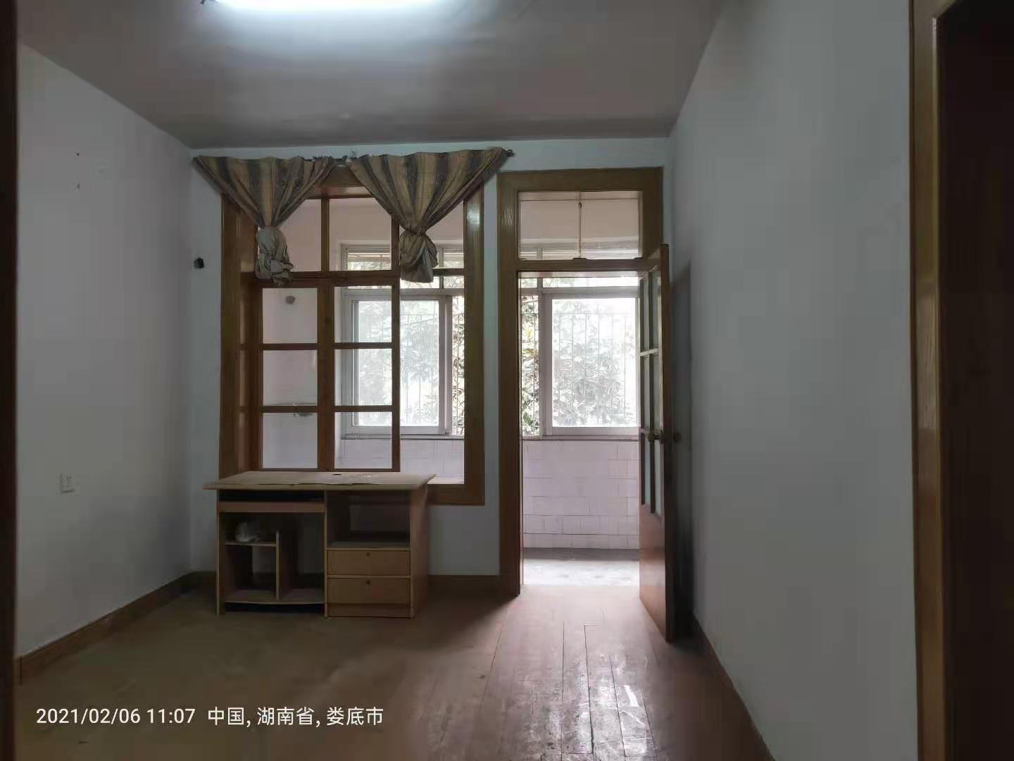 娄底二小家属楼  4室1厅1卫    36.8万 娄底二小家属楼  4室1厅1卫    36.8万卧室