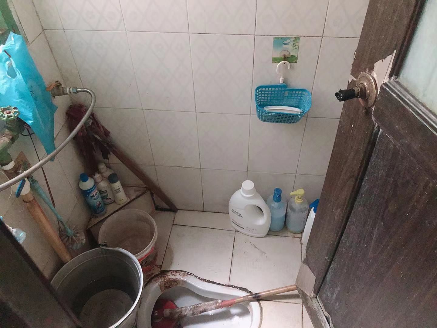 老市政府家属楼(机关三院) 2室1厅1卫 28.8万 老市政府家属楼(机关三院) 2室1厅1卫 28.8万客厅