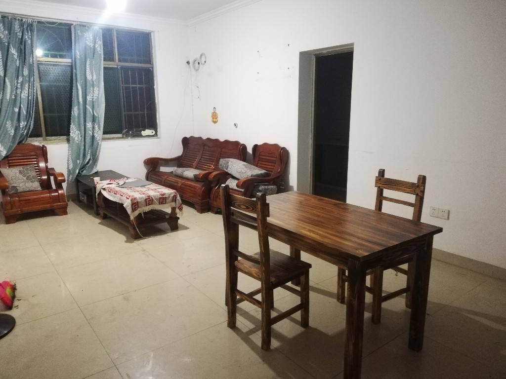 裕丰广场一区  3室2厅1卫    1100.0元/月 裕丰广场一区  3室2厅1卫    1100.0元/月室内图