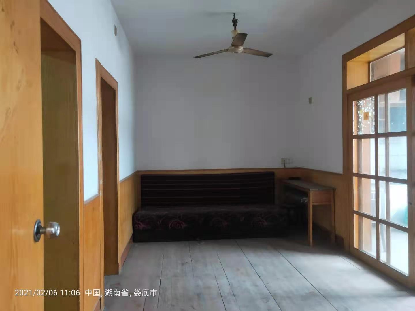 娄底二小家属楼  4室1厅1卫    36.8万 娄底二小家属楼  4室1厅1卫    36.8万客厅