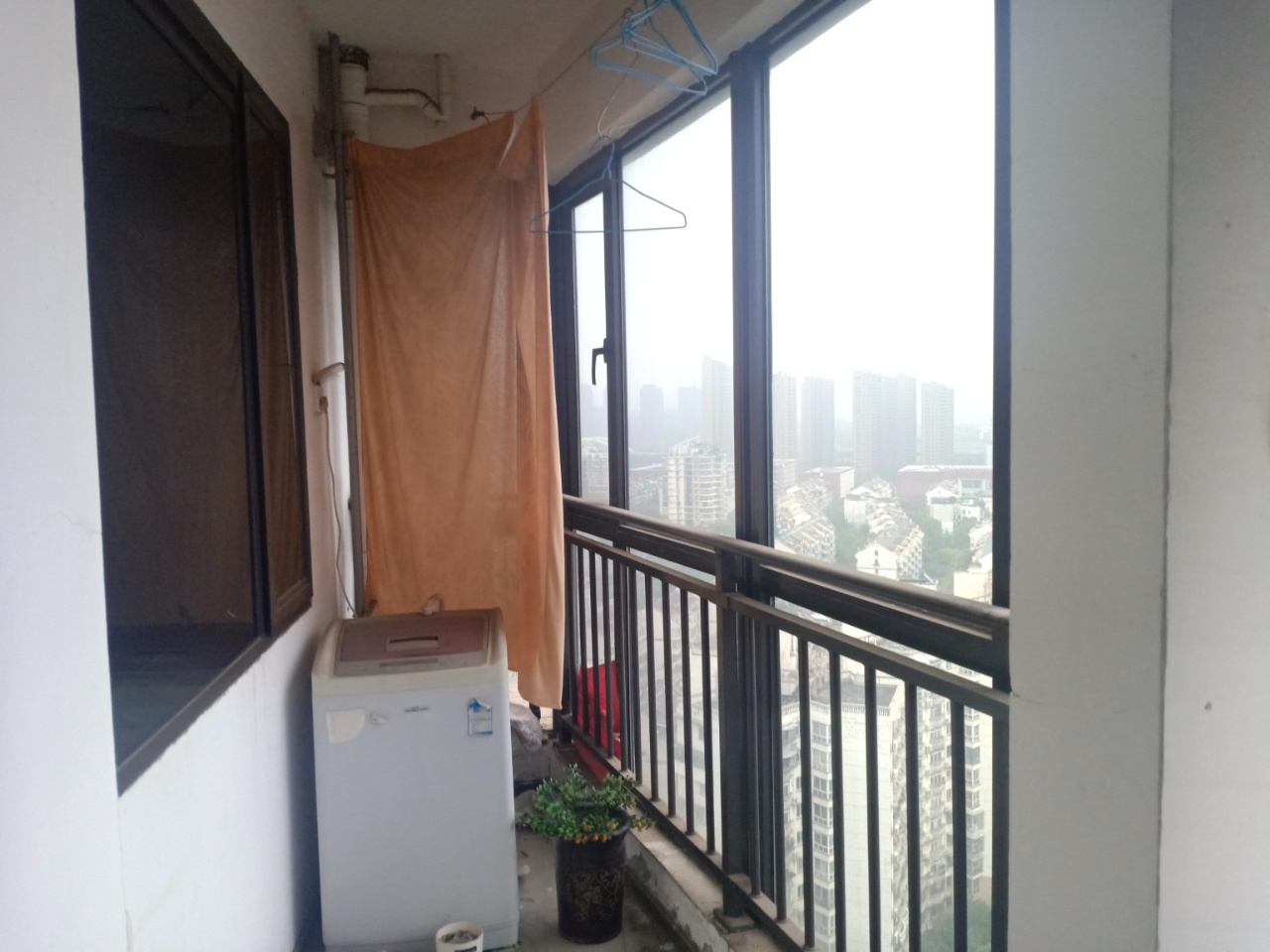 上东辛顿公寓  2室2厅1卫    2300.0元/月室内图