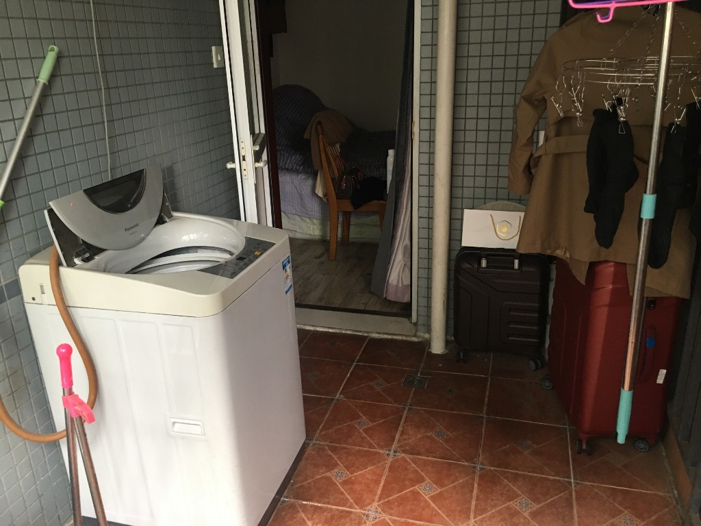 左右小区  2室1厅1卫   1800.00元/月室内图