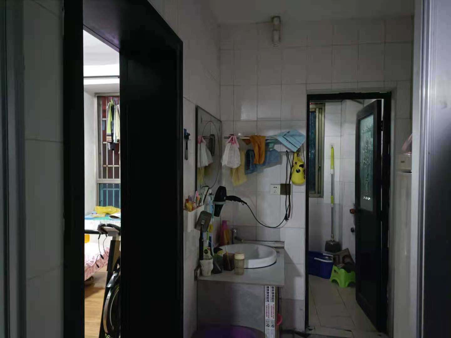 娄底市水果农产品大市场  3室2厅1卫    56.8万卫生间