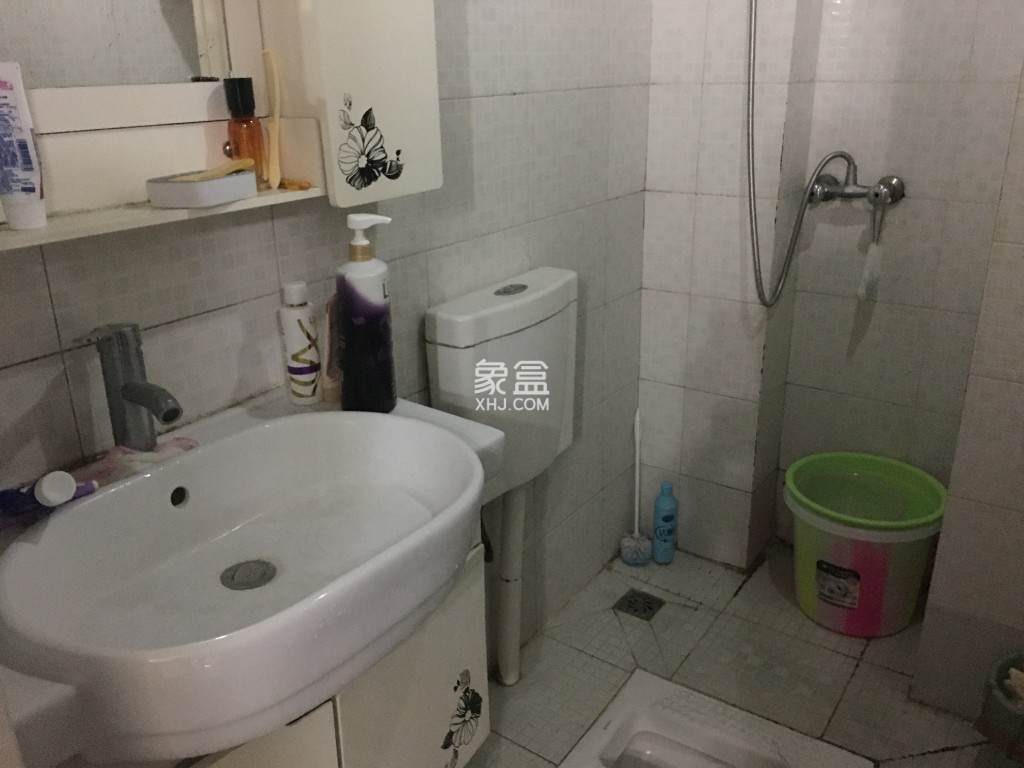 左右小区 2室1厅1卫 1800.0元/月 左右小区 2室1厅1卫 1800.0元/月室内图