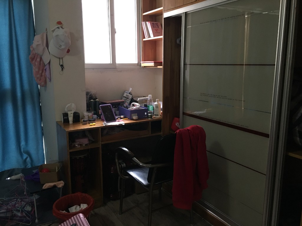 左右小区  2室1厅1卫   1800.00元/月室内图