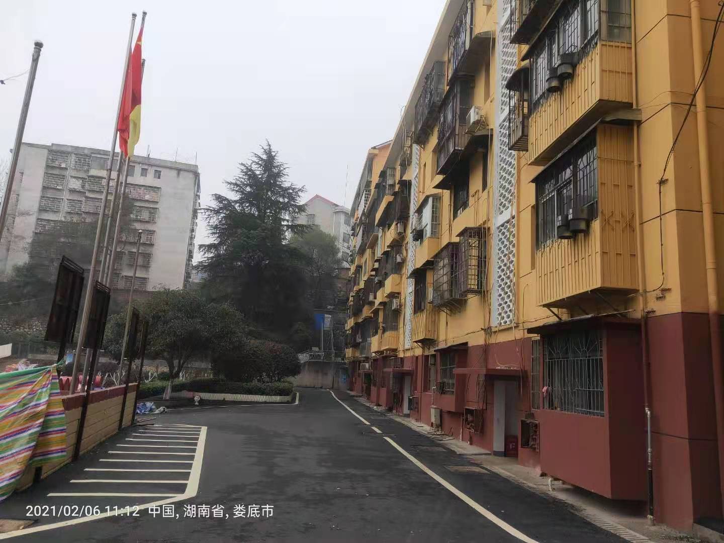 娄底二小家属楼  4室1厅1卫    36.8万 娄底二小家属楼  4室1厅1卫    36.8万小区图