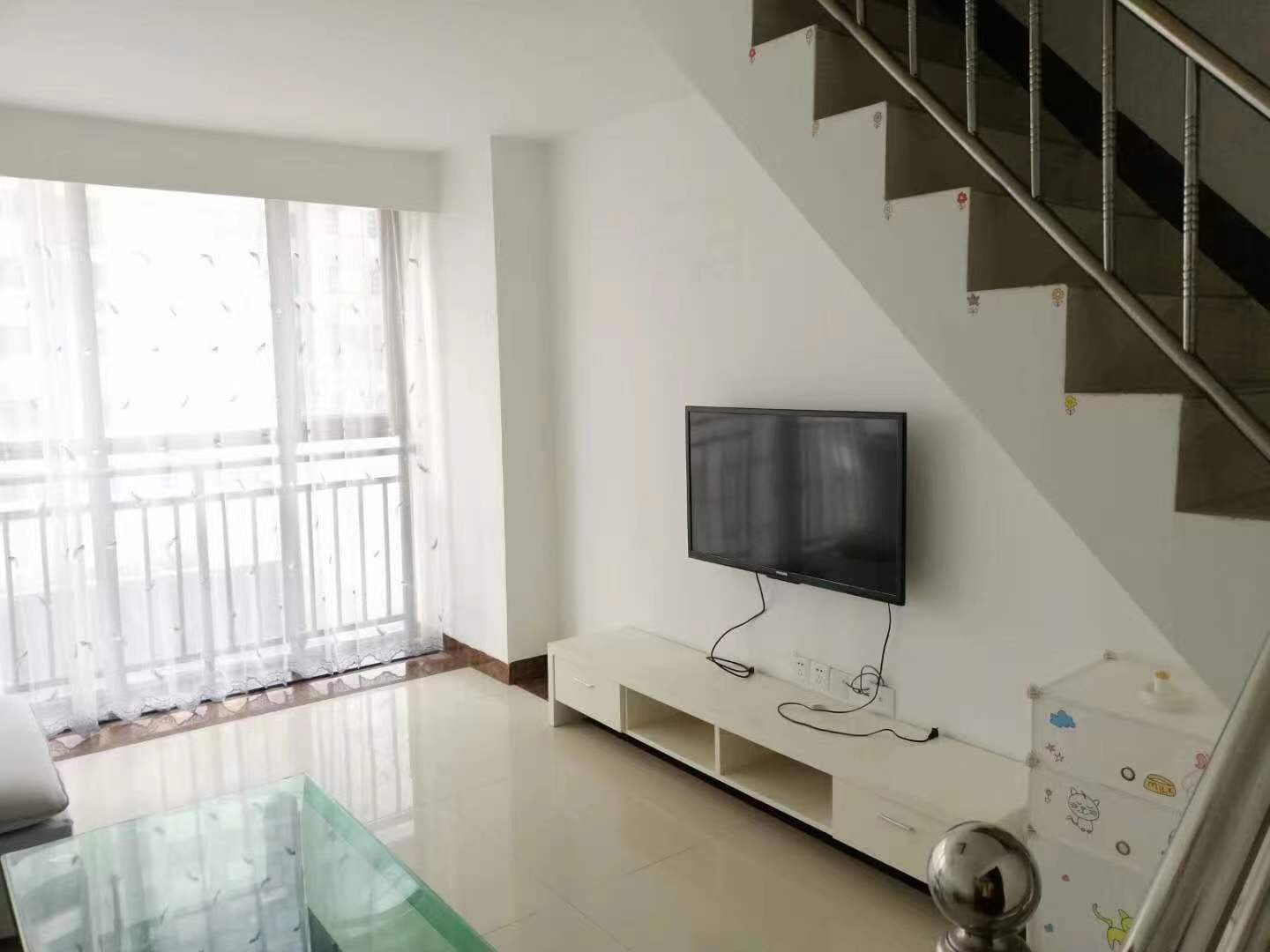 龙泰上品 1室1厅1卫 48.0万 龙泰上品 1室1厅1卫 48.0万客厅