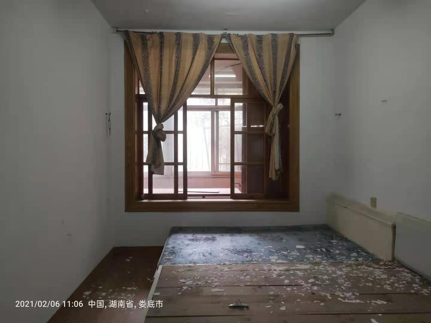 娄底二小家属楼  4室1厅1卫    36.8万 娄底二小家属楼  4室1厅1卫    36.8万卧室