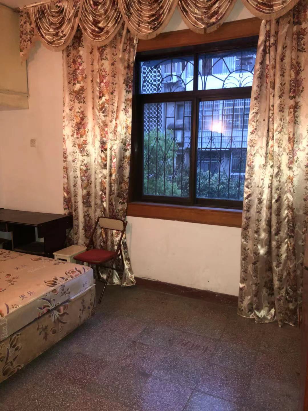 电力局家属楼 3室2厅1卫 59.8万 电力局家属楼 3室2厅1卫 59.8万卧室