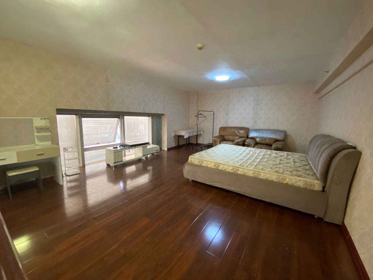 金轮时代广场 2室1厅1卫 2300.00元/月 金轮时代广场 2室1厅1卫 2300.00元/月室内图