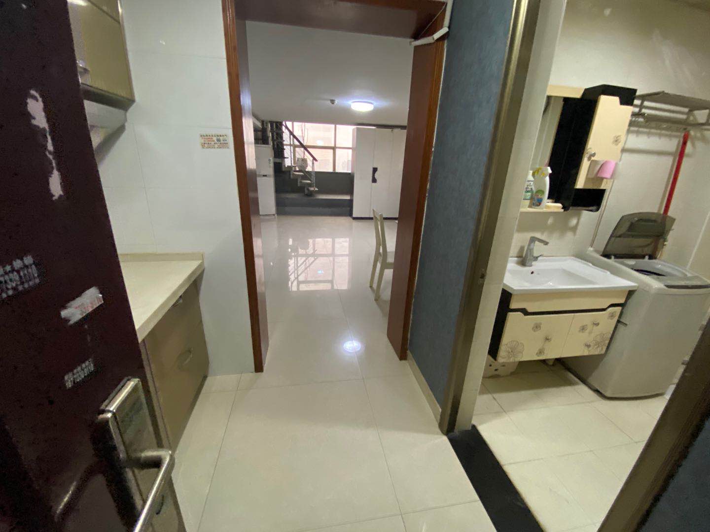 金轮时代广场 2室1厅1卫 2300.00元/月 金轮时代广场 2室1厅1卫 2300.00元/月室内图