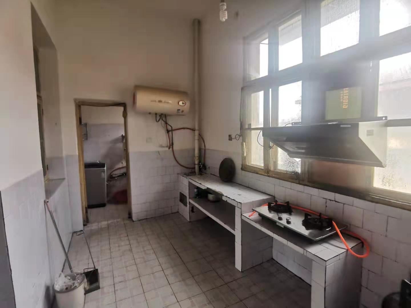 棉纺厂单位房  3室2厅1卫    40.8万 棉纺厂单位房  3室2厅1卫    40.8万厨房