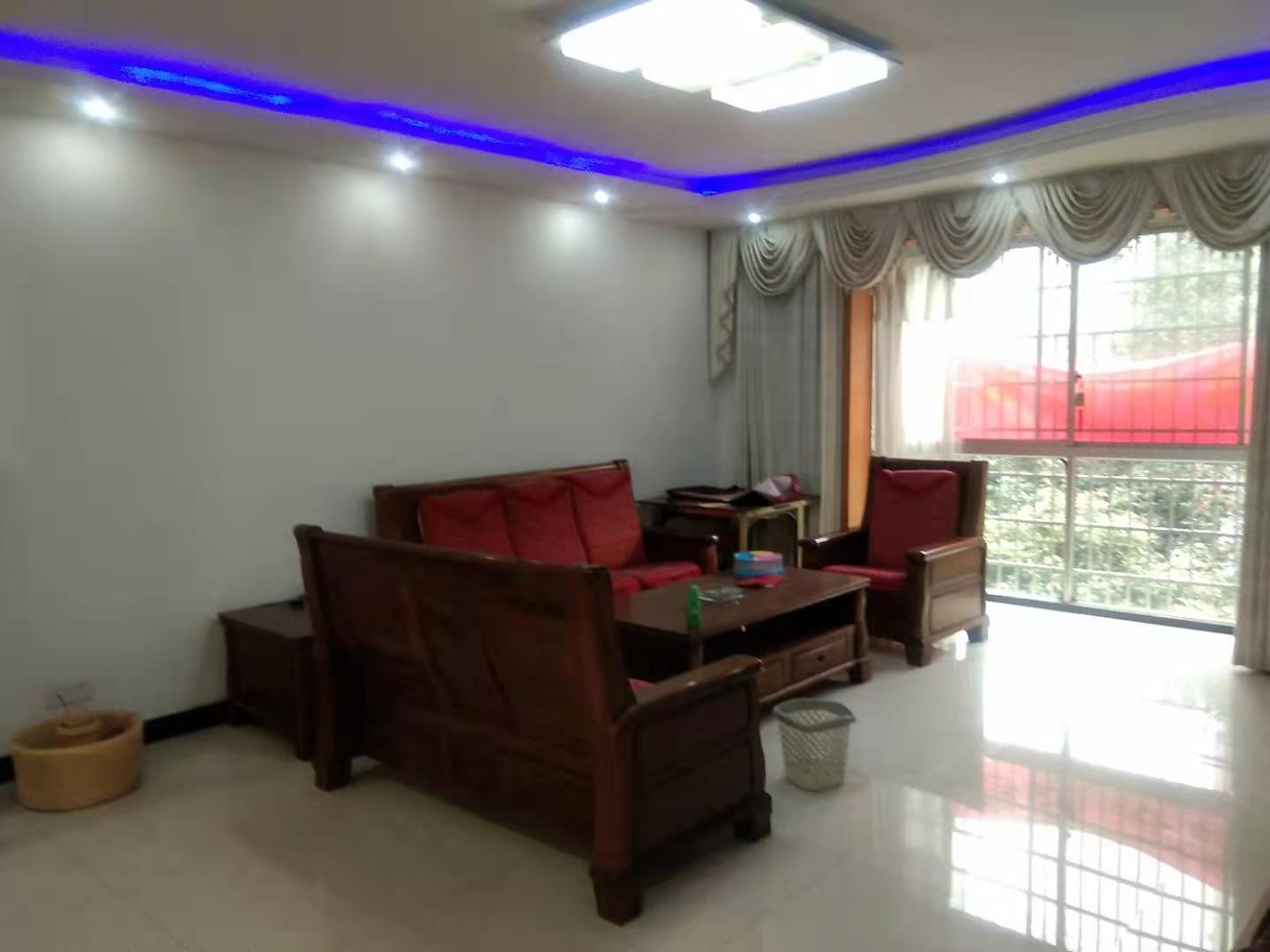 大汉巨龙家园  4室2厅2卫    91.8万 大汉巨龙家园  4室2厅2卫    91.8万客厅