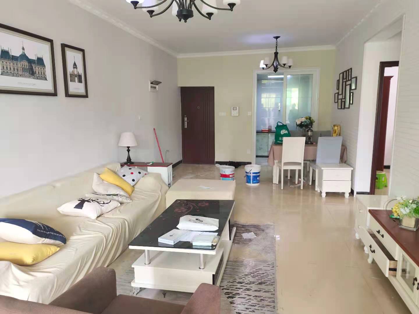 珠江愉景新城  3室2厅1卫   2200.00元/月室内图