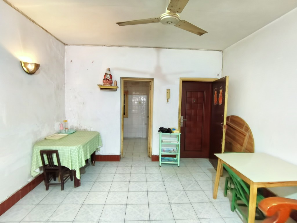 泰华二村 3室2厅1卫 48.0万 泰华二村 3室2厅1卫 48.0万客厅