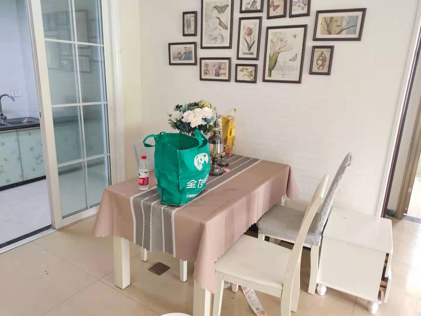 珠江愉景新城  3室2厅1卫   2200.00元/月室内图