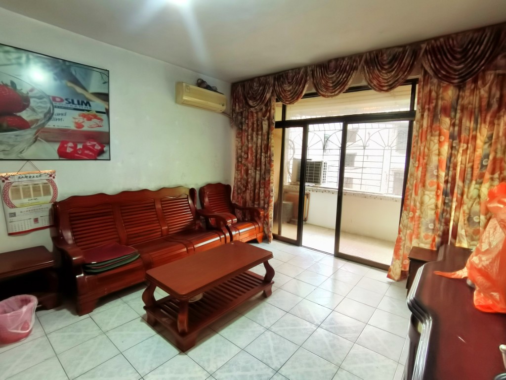 泰华二村 3室2厅1卫 48.0万 泰华二村 3室2厅1卫 48.0万客厅