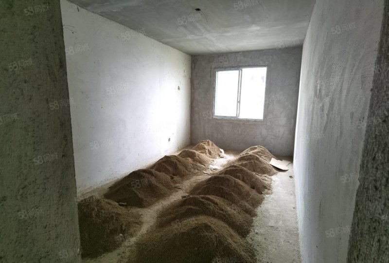 孙水明珠  4室2厅2卫    61.8万 孙水明珠  4室2厅2卫    61.8万卧室