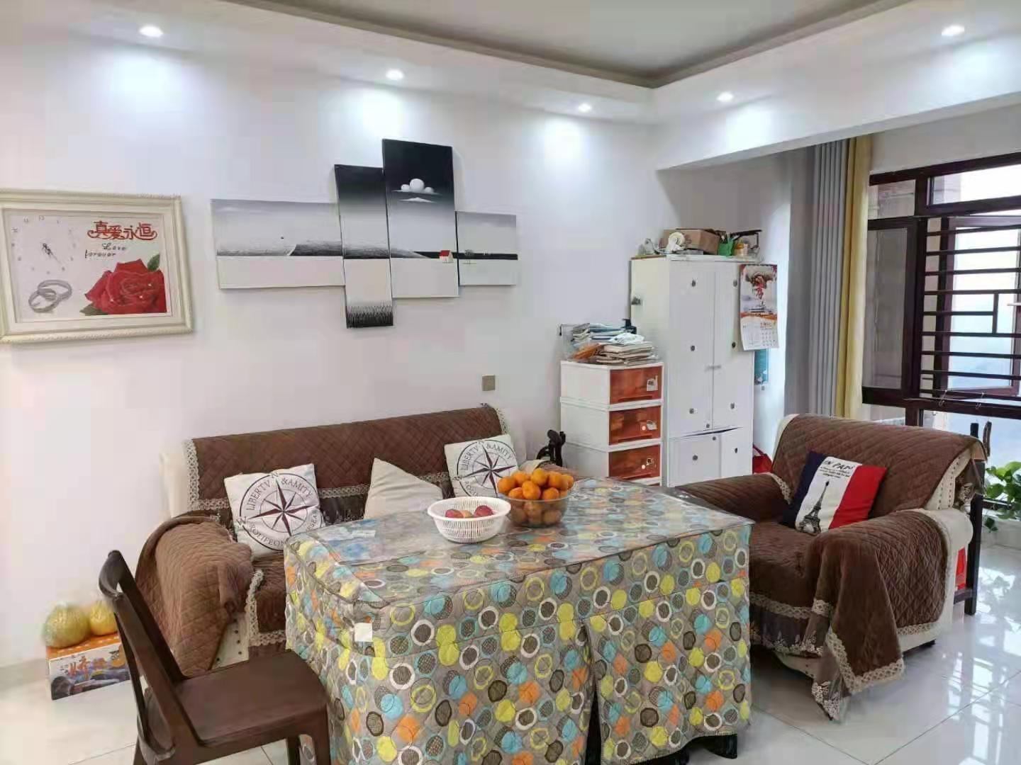 百弘学府城 3室2厅1卫 89.8万 百弘学府城 3室2厅1卫 89.8万客厅