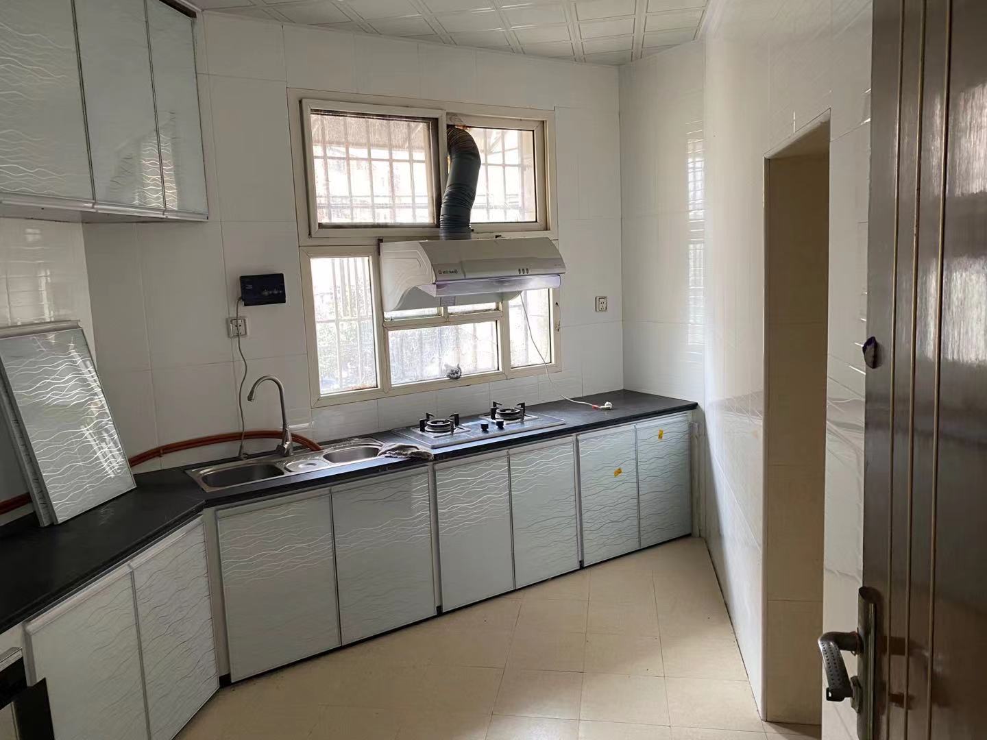 月塘生活小区  3室2厅2卫    62.8万 月塘生活小区  3室2厅2卫    62.8万厨房