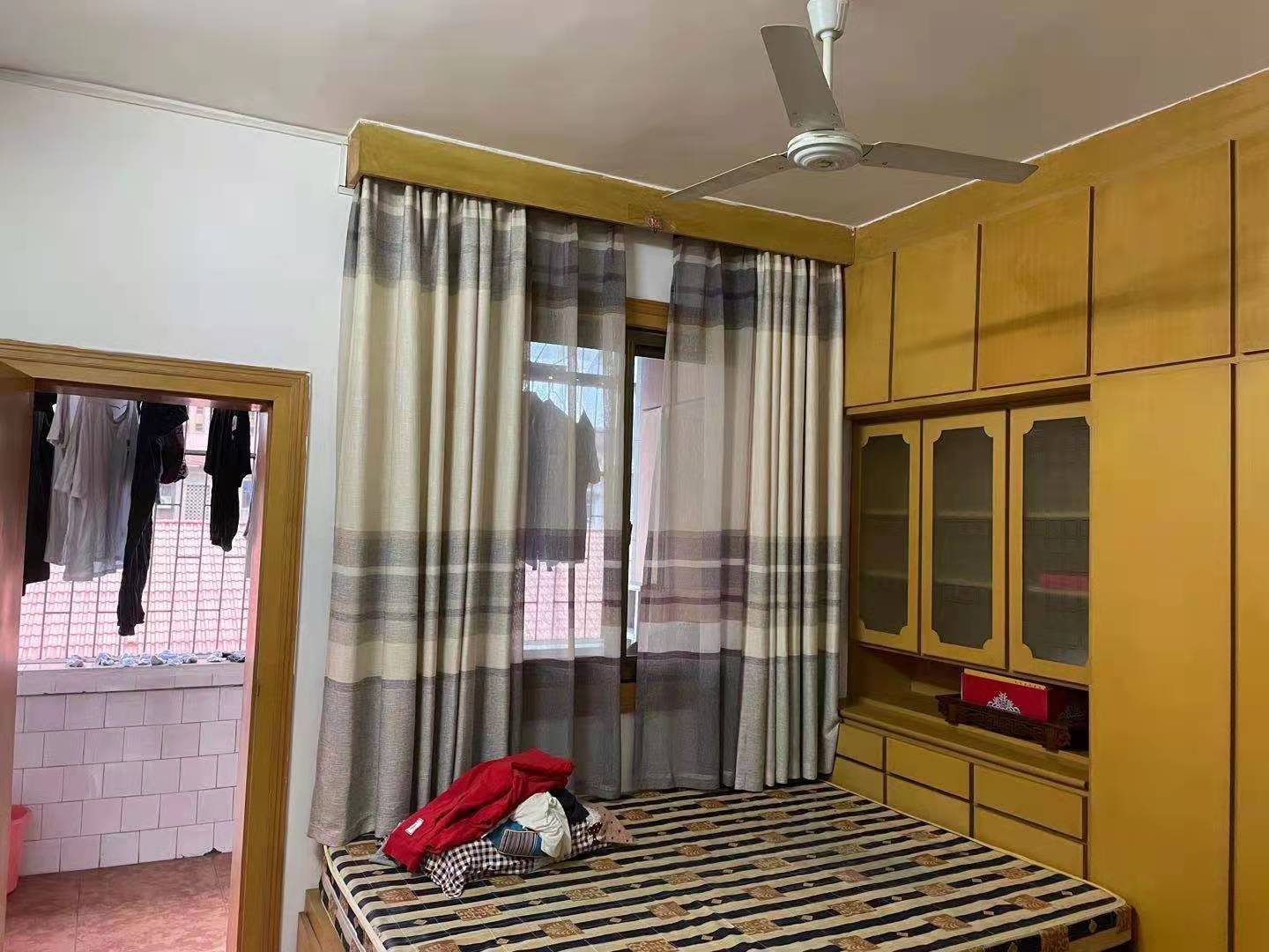 电力局家属楼  3室2厅1卫    55.8万 电力局家属楼  3室2厅1卫    55.8万卧室