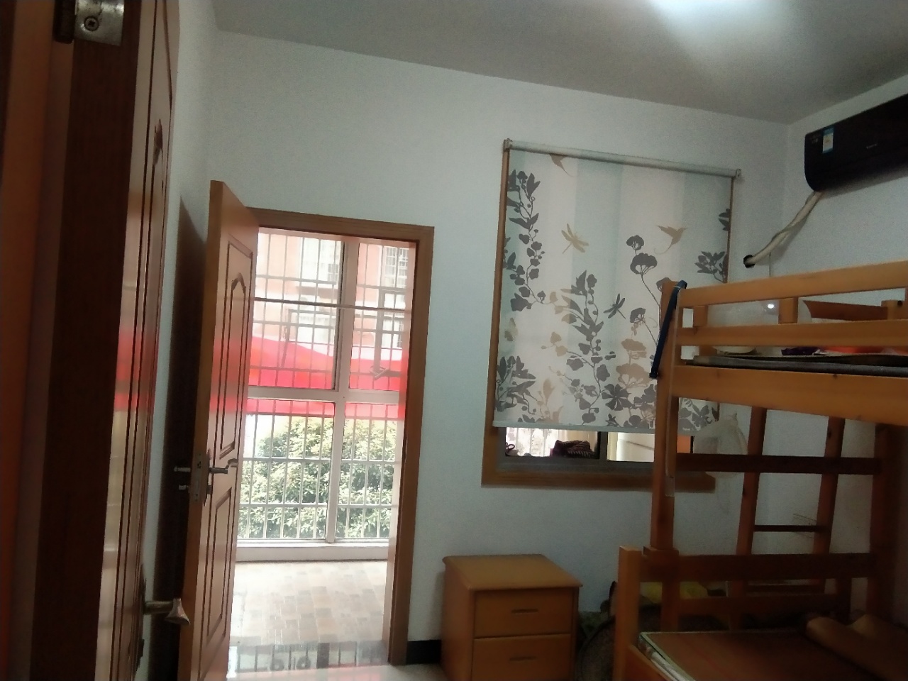 大汉巨龙家园  4室2厅2卫    91.8万 大汉巨龙家园  4室2厅2卫    91.8万卧室