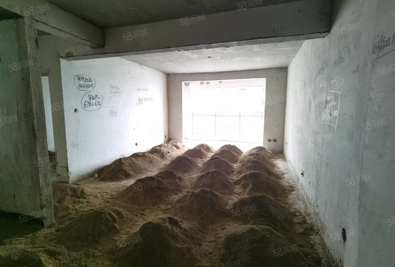 孙水明珠  4室2厅2卫    61.8万 孙水明珠  4室2厅2卫    61.8万客厅