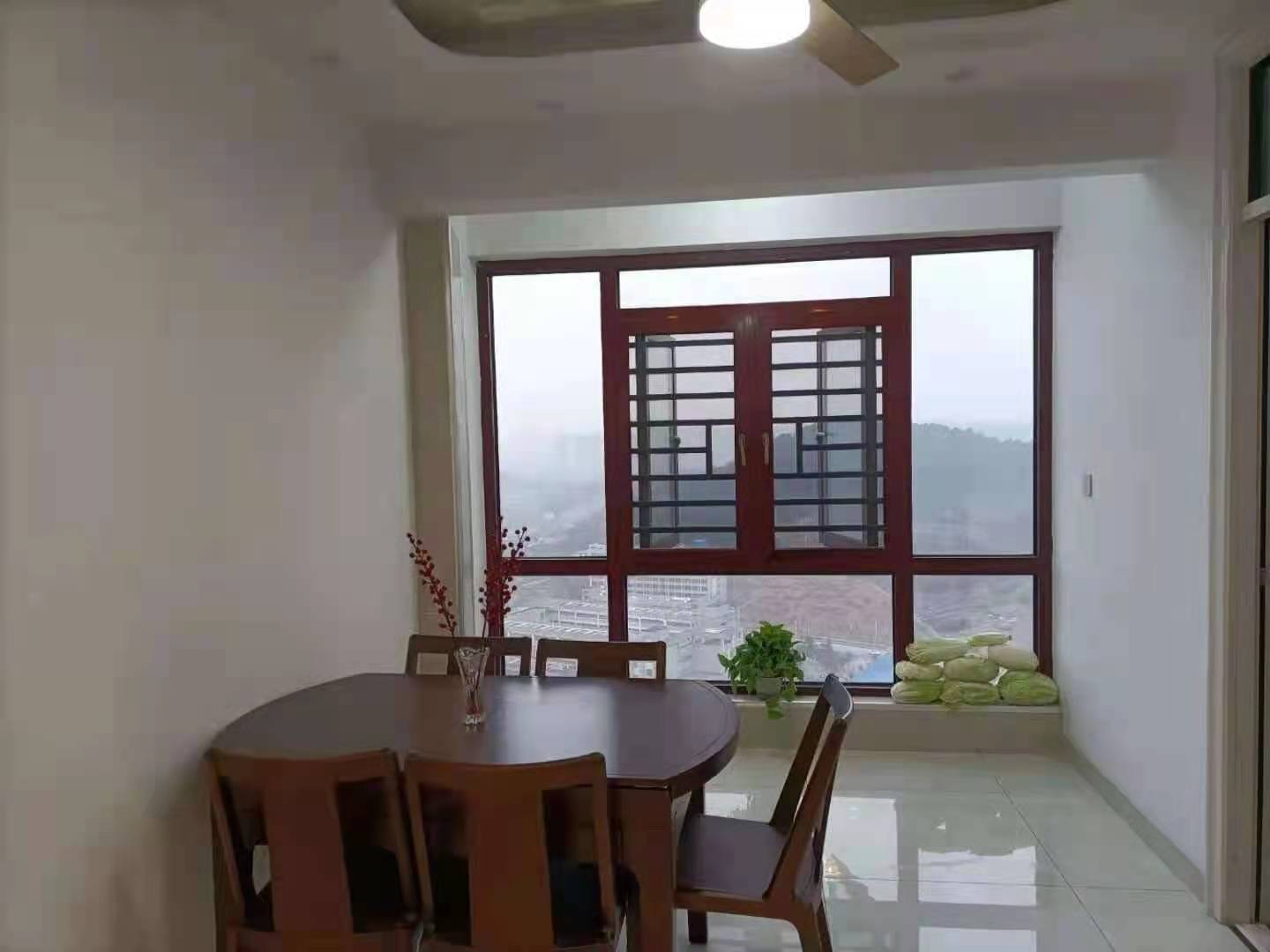 百弘学府城 3室2厅1卫 89.8万 百弘学府城 3室2厅1卫 89.8万客厅