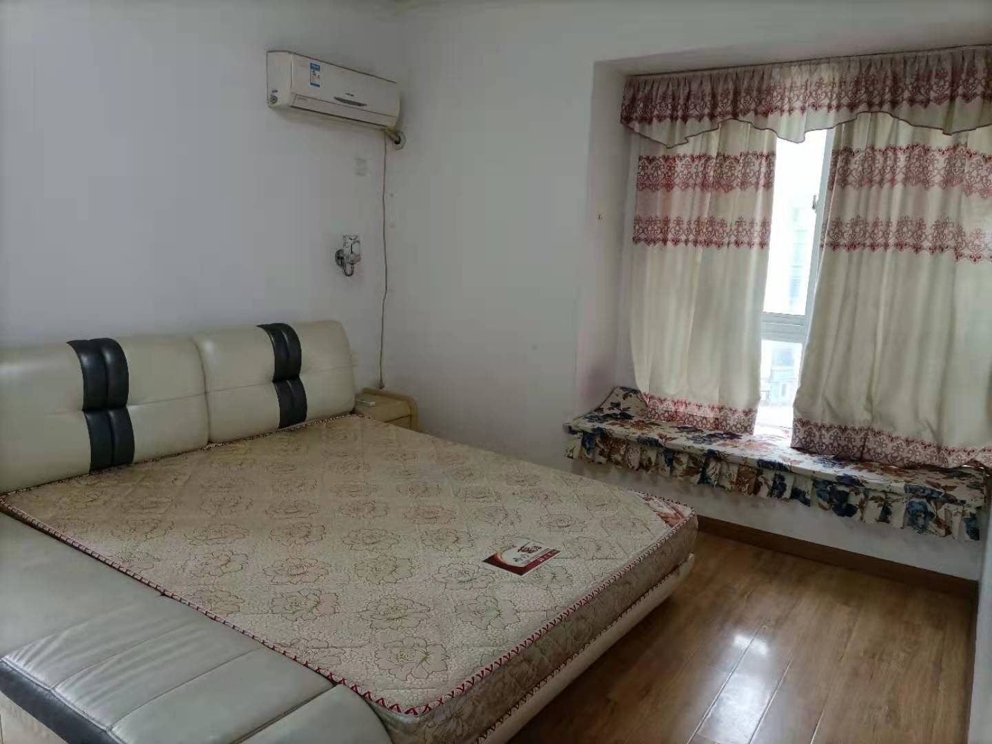 学府花园(文苑瑞景) 3室2厅2卫 1700.0元/月 学府花园(文苑瑞景) 3室2厅2卫 1700.0元/月室内图