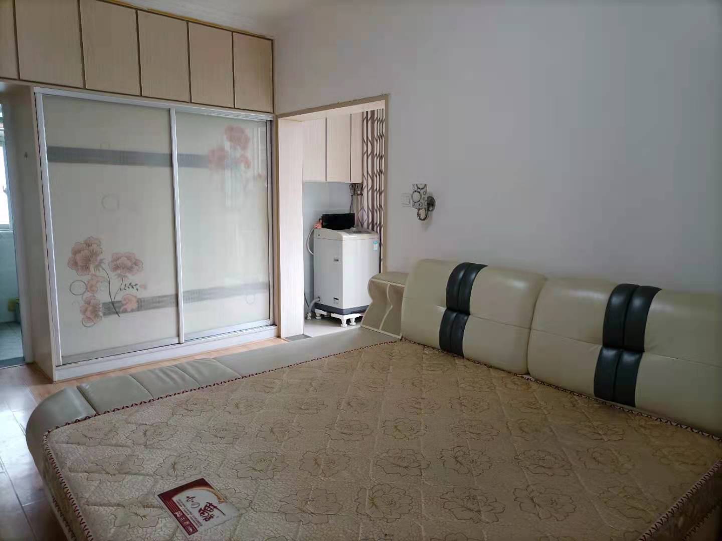 学府花园(文苑瑞景) 3室2厅2卫 1700.0元/月 学府花园(文苑瑞景) 3室2厅2卫 1700.0元/月室内图