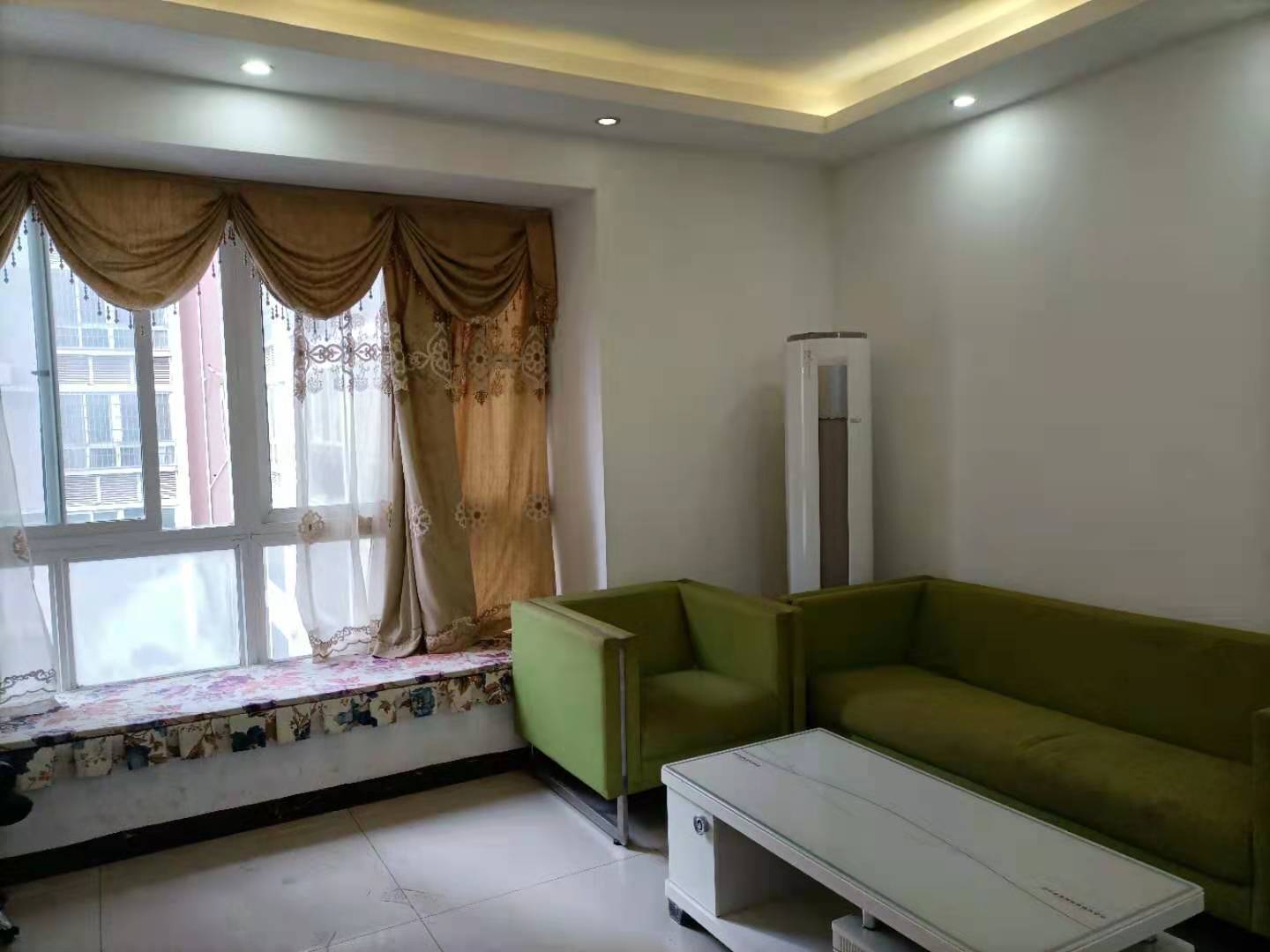 学府花园(文苑瑞景) 3室2厅2卫 1700.0元/月 学府花园(文苑瑞景) 3室2厅2卫 1700.0元/月室内图