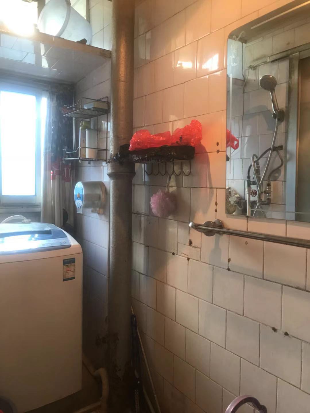 学堂冲一村 2室1厅1卫 800.0元/月 学堂冲一村 2室1厅1卫 800.0元/月室内图