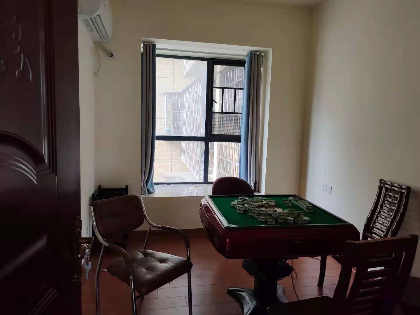 民政小区  4室2厅2卫    69.8万卧室