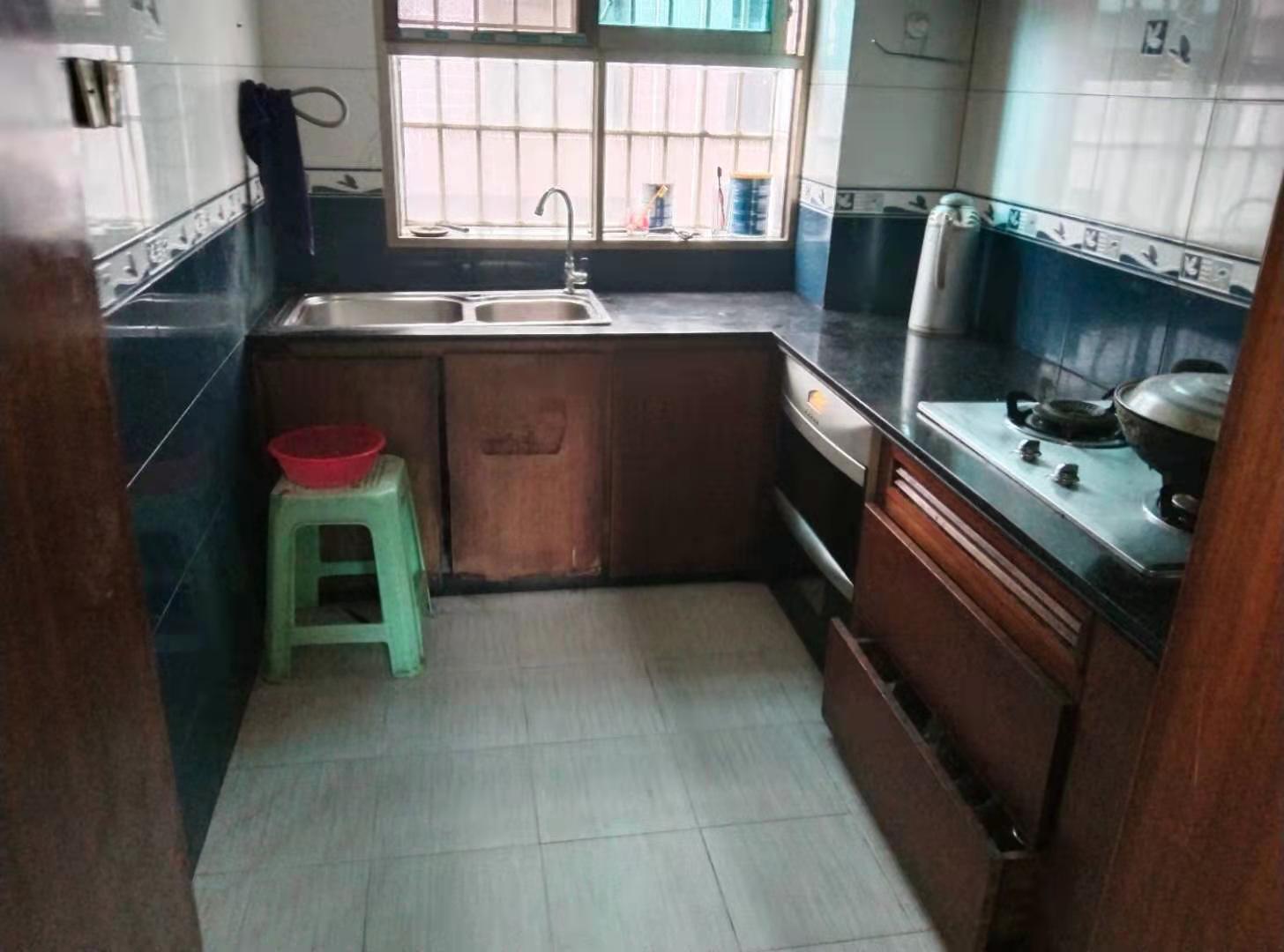 明珠商业广场 3室2厅2卫 58.0万 明珠商业广场 3室2厅2卫 58.0万厨房