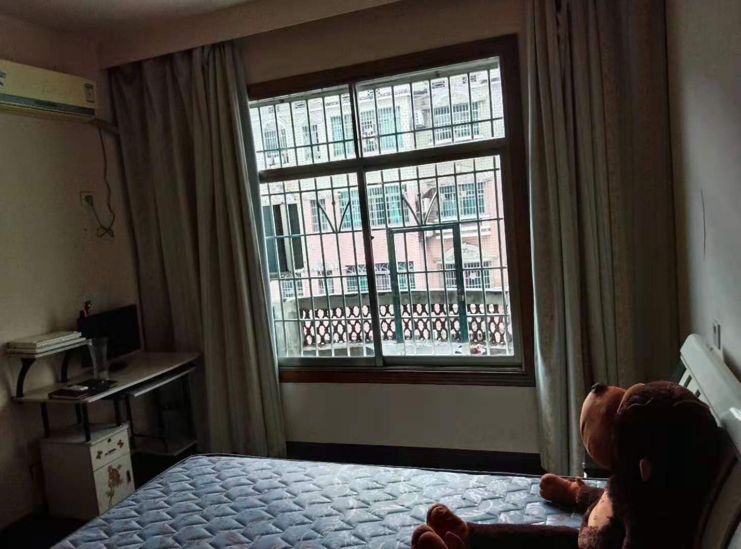 明珠商业广场 3室2厅2卫 58.0万 明珠商业广场 3室2厅2卫 58.0万卧室