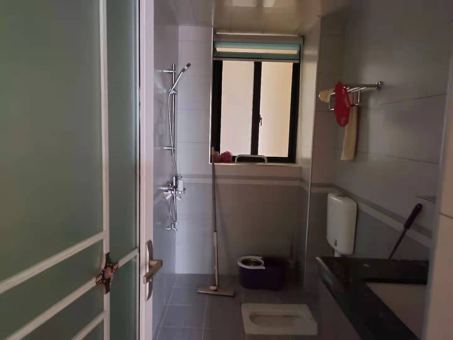 民政小区  4室2厅2卫    69.8万卫生间